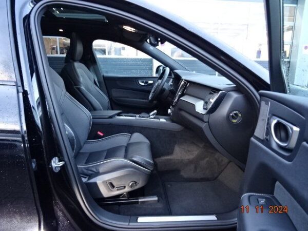 VOLVO XC60 front seats