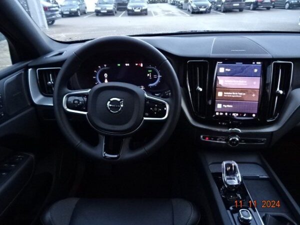 VOLVO XC60 cockpit