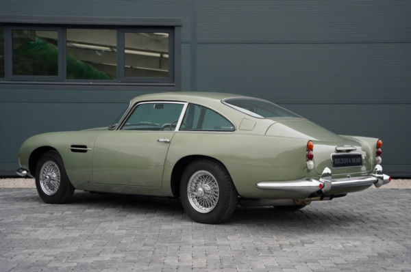 Aston Martin DB5 back