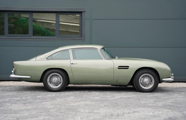 Aston Martin DB5 side