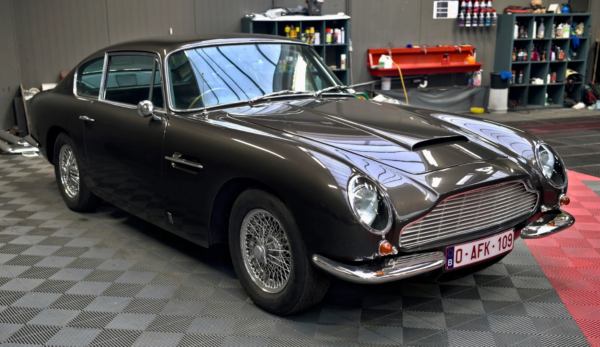 Aston Martin DB6 Coupé classic cars, bitcoin, crypto