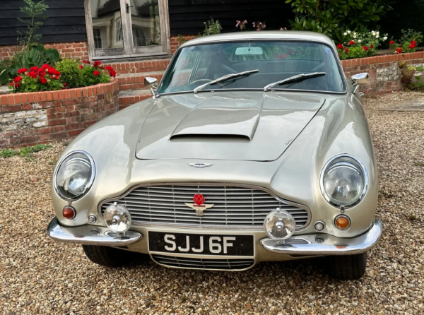 Aston Martin DB6 MK1 front