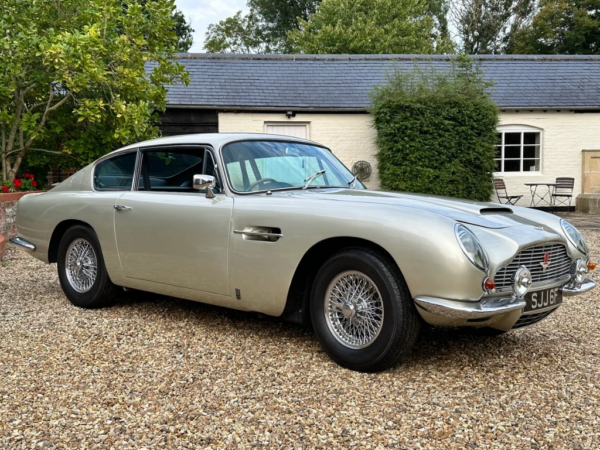 Aston Martin DB6 MK1 side