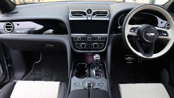 Bentley Bentayga cockpit