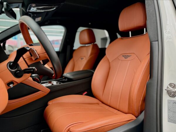 Bentley Bentayga front interior