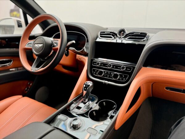 Bentley Bentayga cockpit