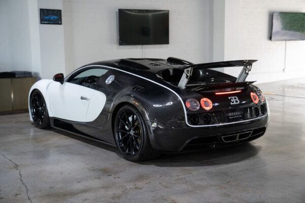 Bugatti Veyron back