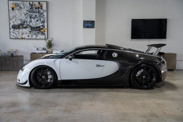 Bugatti Veyron side