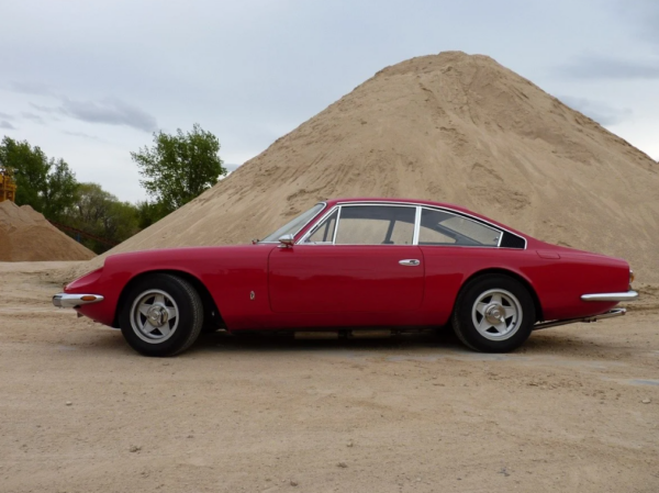 Ferrari 365 GT 2+2 side