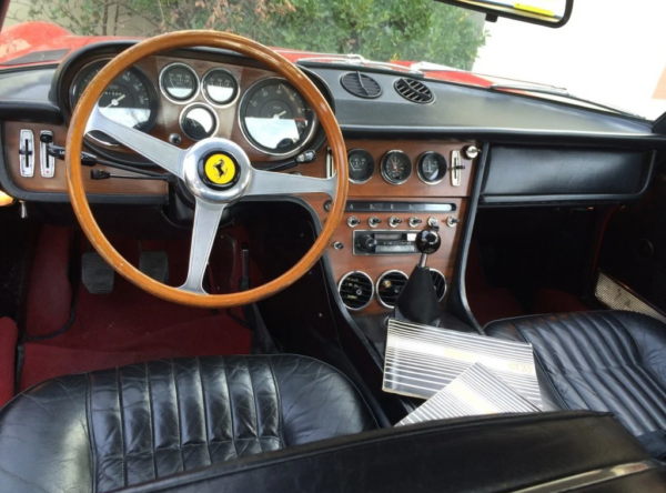 Ferrari 365 GT 2+2 cockpit