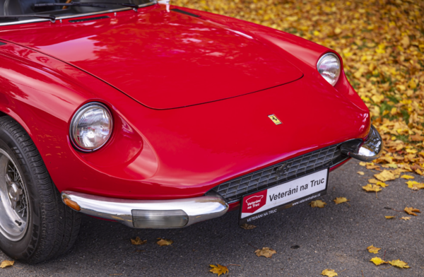 Ferrari 365 GT 2+2 front