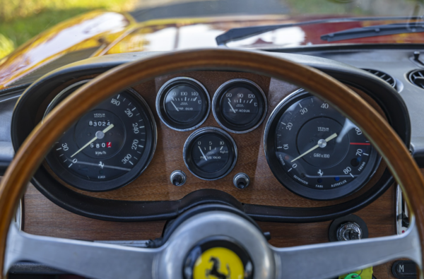 Ferrari 365 GT 2+2 steering wheel