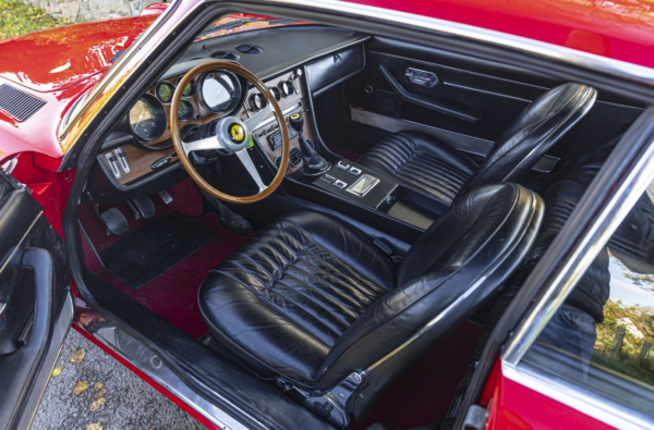 Ferrari 365 GT 2+2 interior