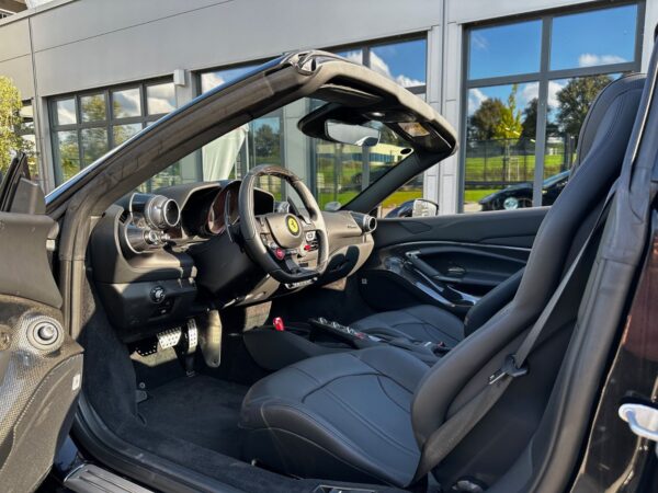 Ferrari F8 Spider seats