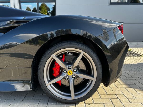 Ferrari F8 Spider wheel