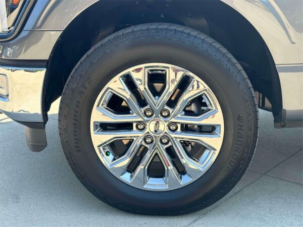 Ford F-150 Lariat wheel