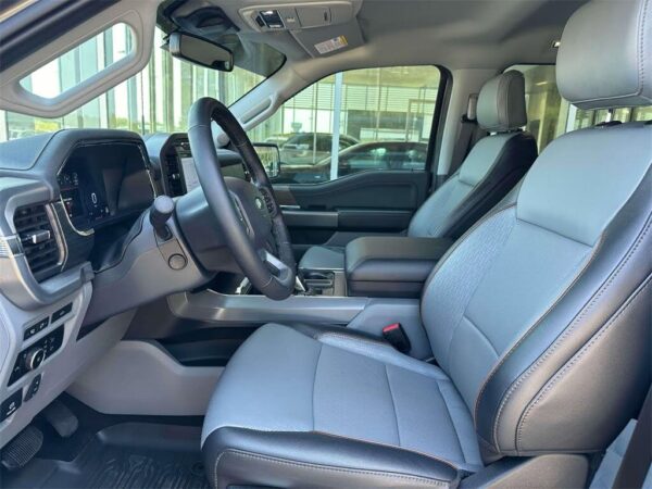 Ford F-150 Lariat interior front