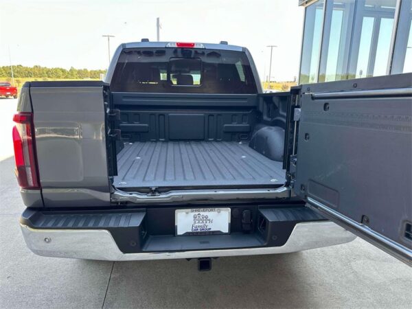 Ford F-150 Lariat truck bed