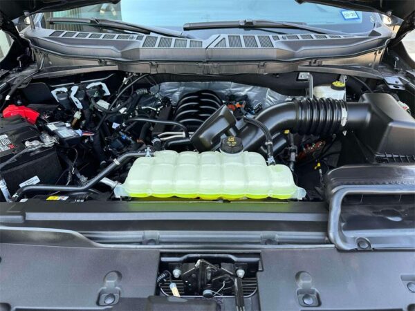 Ford F-150 Lariat engine bay