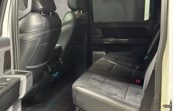 Ford F-150 Raptor rear seat