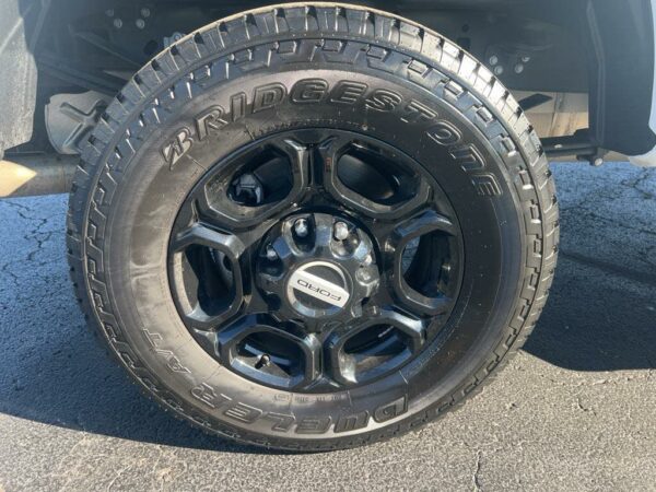 Ford F-250 Super Duty XL wheel