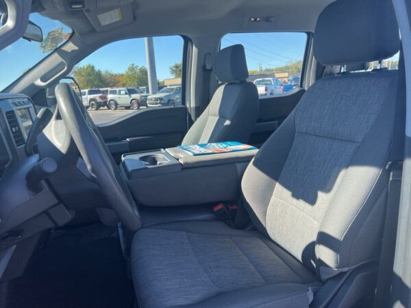 Ford F-250 Super Duty XL front seat