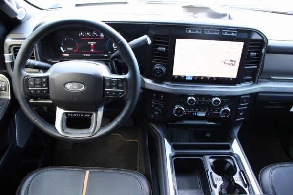 Ford F-350 Super Duty Platinum cockpit