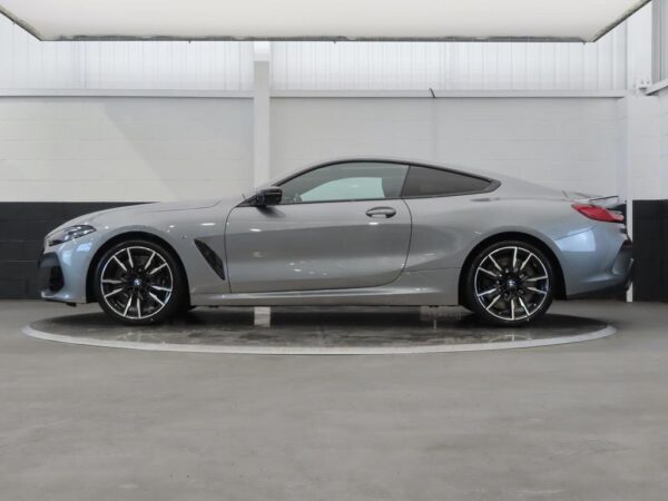 2024 BMW M850i Side