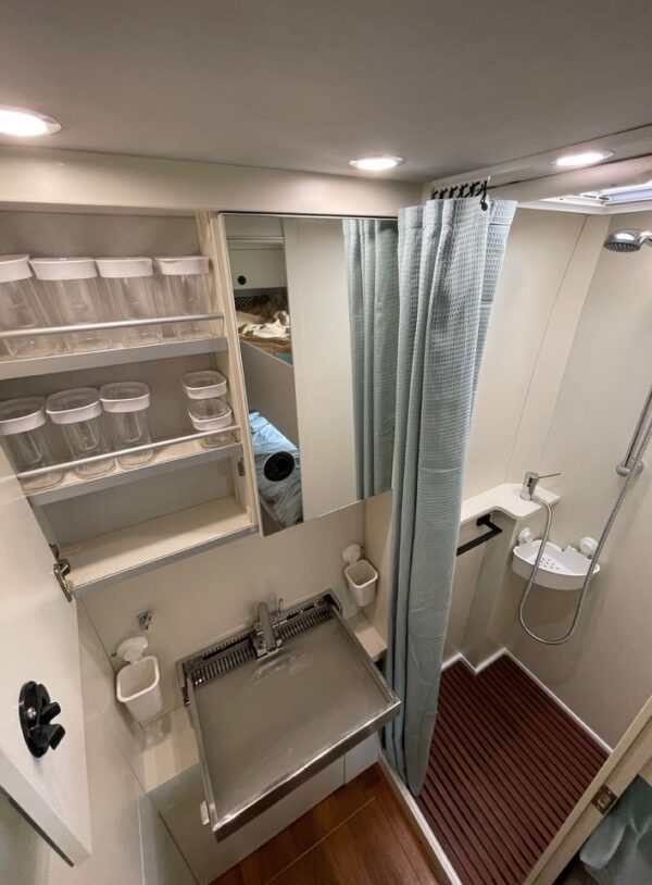 Iveco Daily bathroom