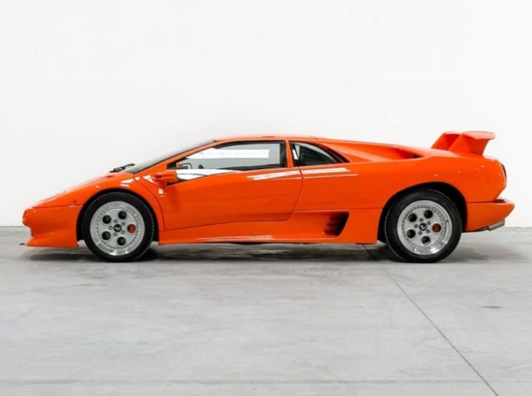 Lamborghini Diablo side