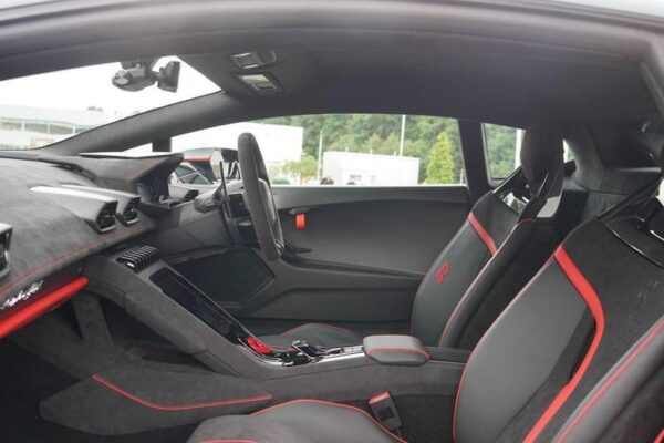 Lamborghini Huracan interior