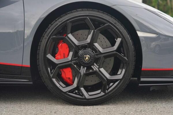 Lamborghini Huracan wheel