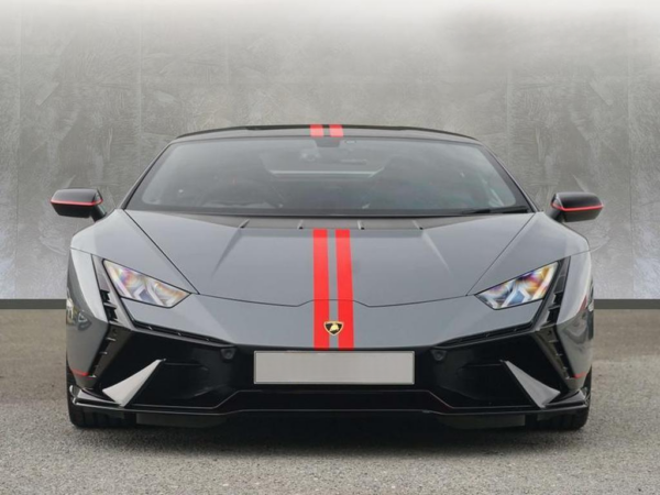 Lamborghini Huracan front