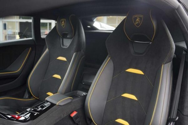 Lamborghini Huracan interior