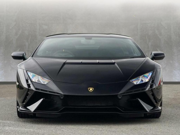 Lamborghini Huracan front