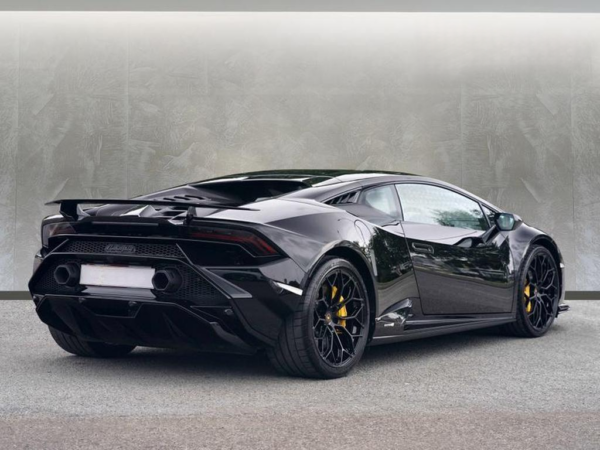 Lamborghini Huracan exterior