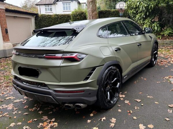 Lamborghini Urus exterior