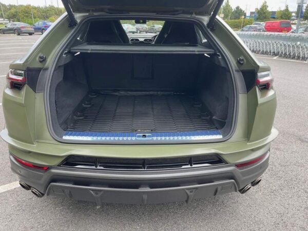 Lamborghini Urus boot