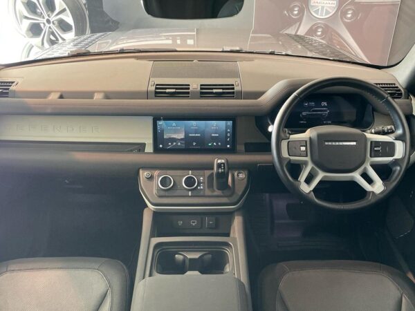 Land Rover Defender 110 cockpit