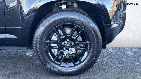 Land Rover Defender 110 wheel