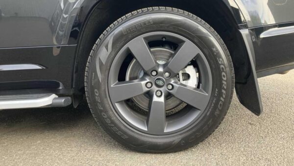 Land Rover Defender 130 wheel