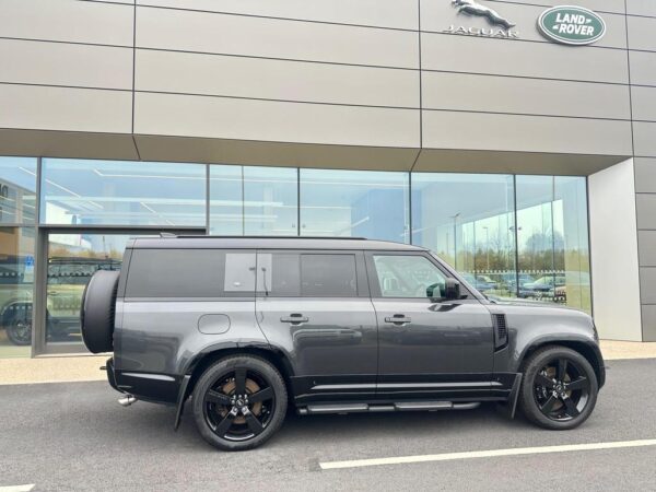 Land Rover Defender 130 side