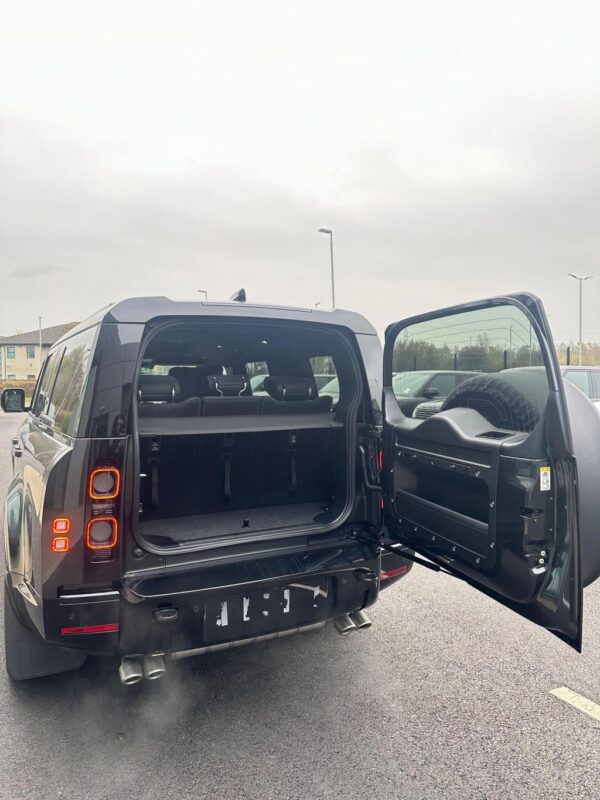 Land Rover Defender 130 boot