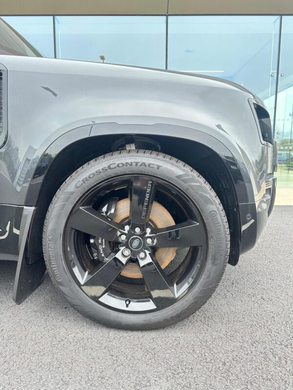 Land Rover Defender 130 wheel