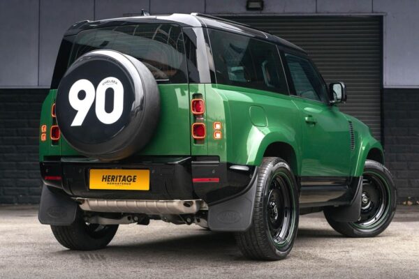 Land Rover Defender 90 back exterior