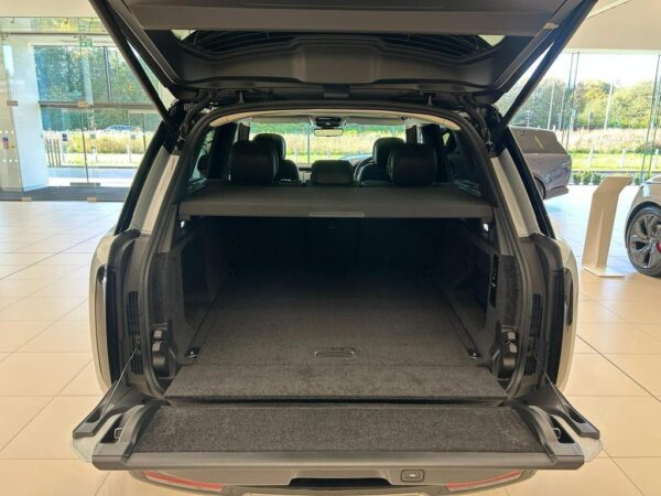 Land Rover Range Rover boot