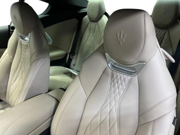 Maserati Granturismo interior front rear seats