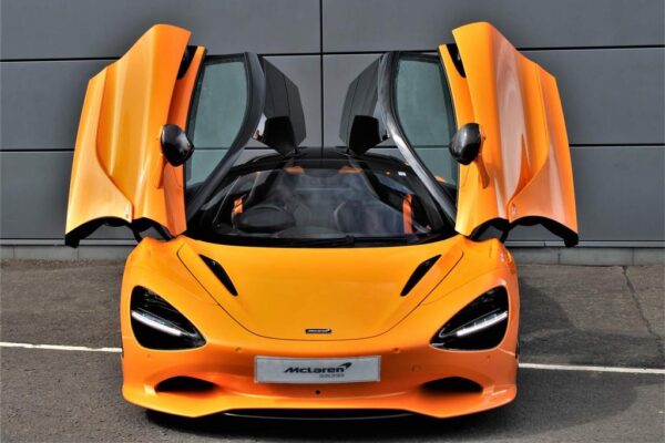 McLaren 750S doors front