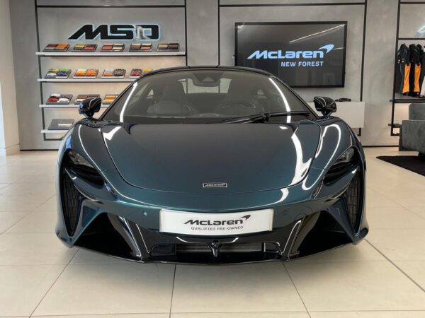 McLaren Artura front