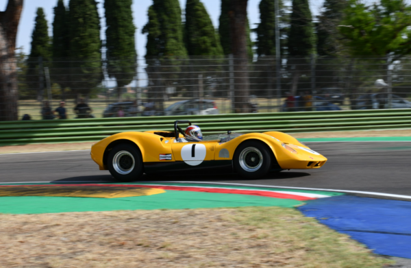 McLaren M1A side